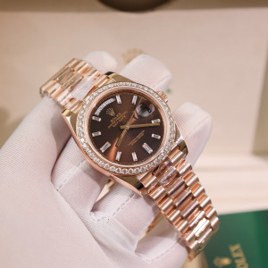 Đồng Hồ Rolex Rep 1:1 Rolex Day-Date Chocolate Bọc Vàng 18K Viền Độ Moissanite 40mm GM Factory