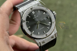 Đồng Hồ Hublot Rep 1:1 Hublot Classic Fusion Titanium Độ Full Moissanite Grey Dial 42mm JJF Factory