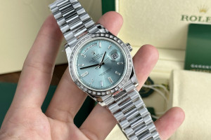 Đồng Hồ Rolex Rep 1:1Rolex Day-Date Đính Đá Baguette Mặt Xanh Băng 40mm GM Factory